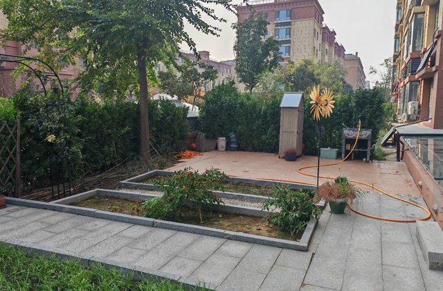 昌庭花园 精装四室两厅两卫带下沉 带个60平的大院子 带车位