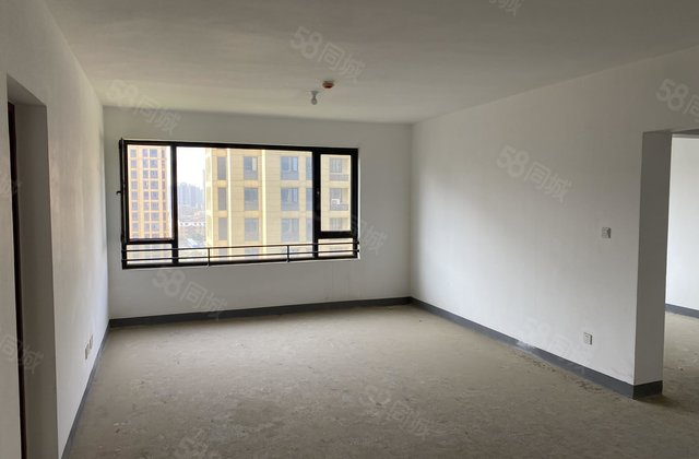 百合二期四室两厅，三室加客厅朝阳，新房未住，  户型急售