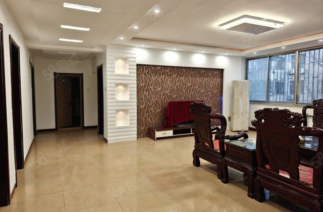 北顺三中市医院 单位家属院 四室朝阳 双卫双阳台