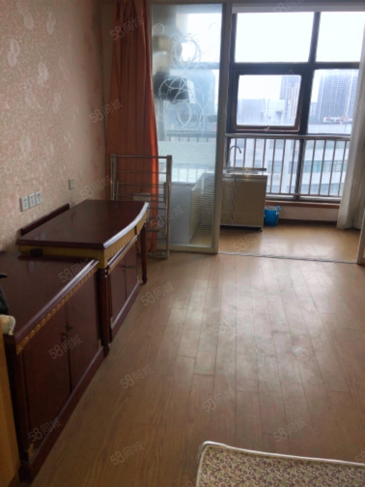 万基商务公寓1室1厅1卫42㎡北10.8万