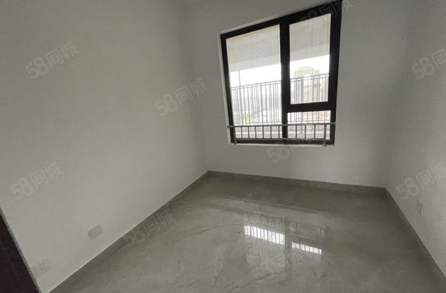 荣盛江山印 楼龄新 交通便捷 刚需小三居 商业配套齐全