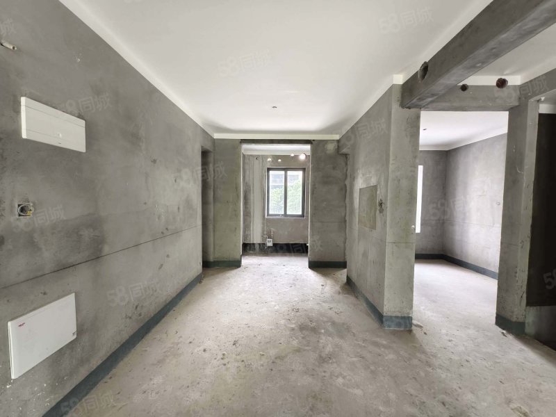 玖璋院3室2厅2卫135㎡南北105万