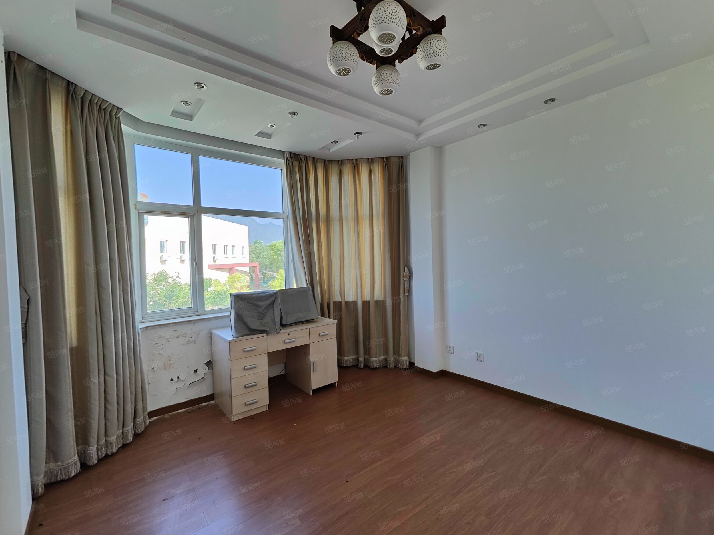 鴻翔花園(別墅)6室4廳5衛(wèi)320.15㎡南北780萬