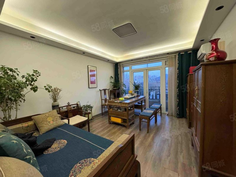 天泰阳光水岸(别墅) 交通便利 近地铁 车位充足 小区新