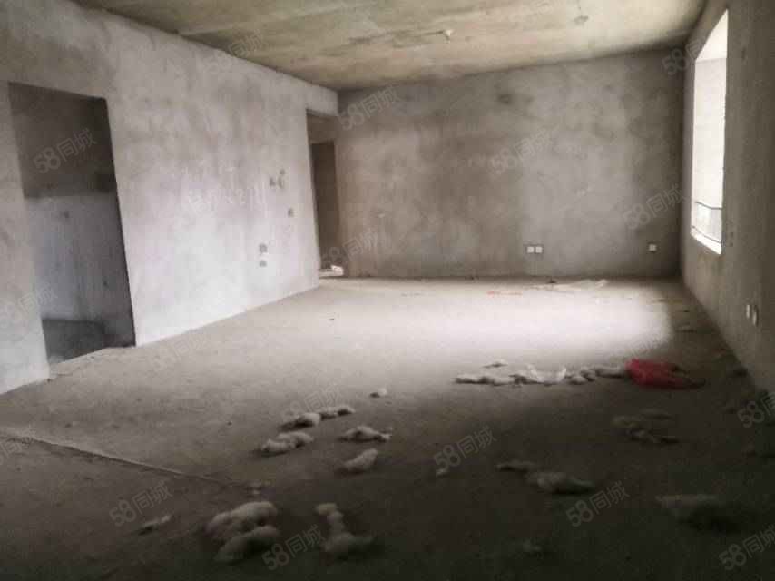 巨人印象小区3室2厅2卫127㎡南56万