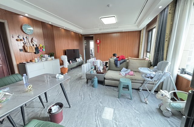 绿城百合，带车位储藏室好楼层全明户型南北通透精装修拎包入住