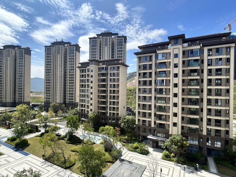 急售9800多一平湖景洋房东边户四房紫金山远洋山水