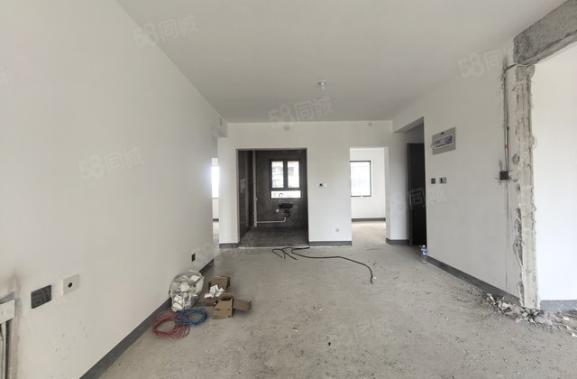 急售新小区湖语上院 一中外国语商品房 有电梯 南北通透