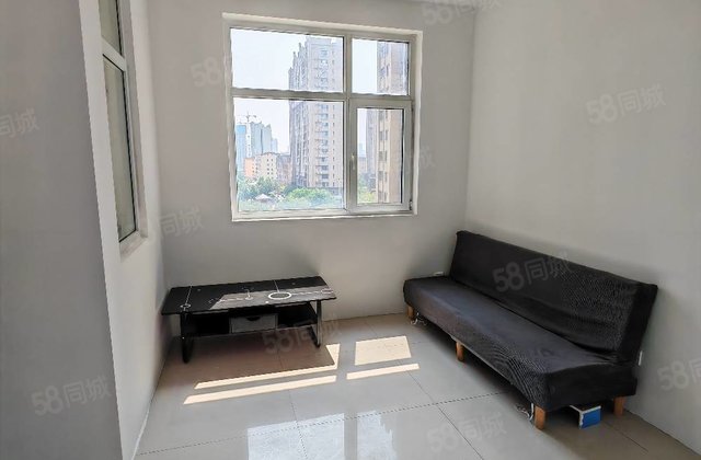 急售房，七中对过，振兴路小學，小青年结婚过渡选，水晶丽城西区