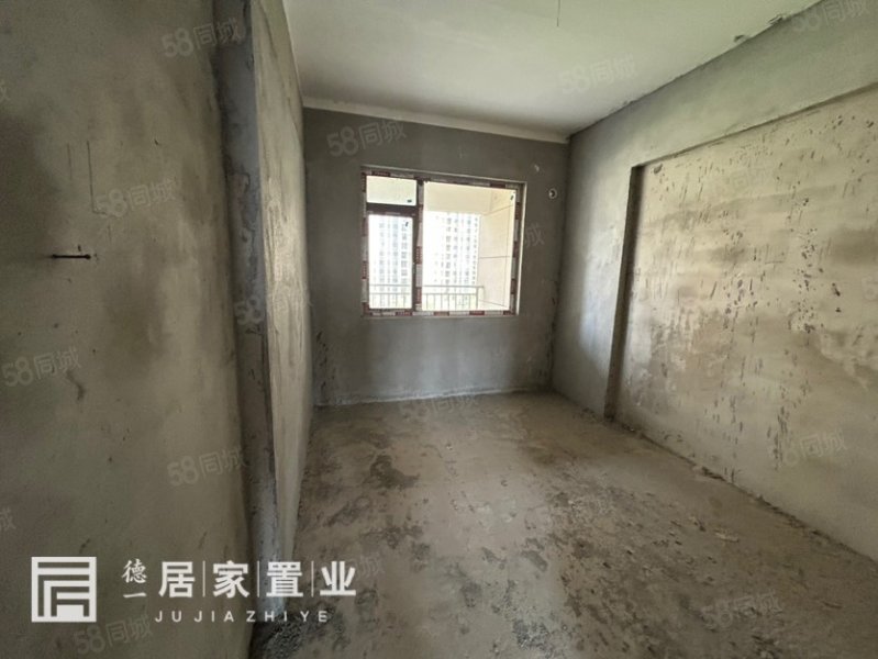 御珑国际4室2厅2卫137.3㎡南北69万