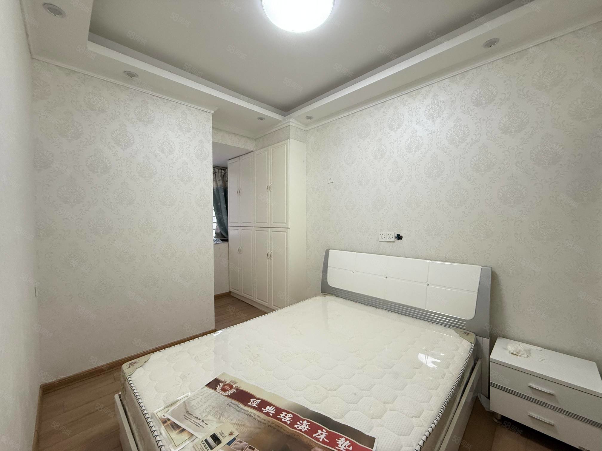 奥林清华3室2厅1卫111㎡南北52万