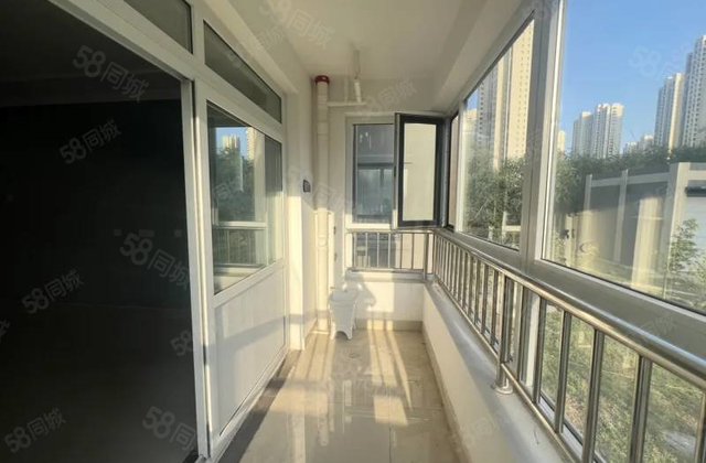 急售 阿卡六期附近精装修 带储藏室和车位 走一手手续 电梯房