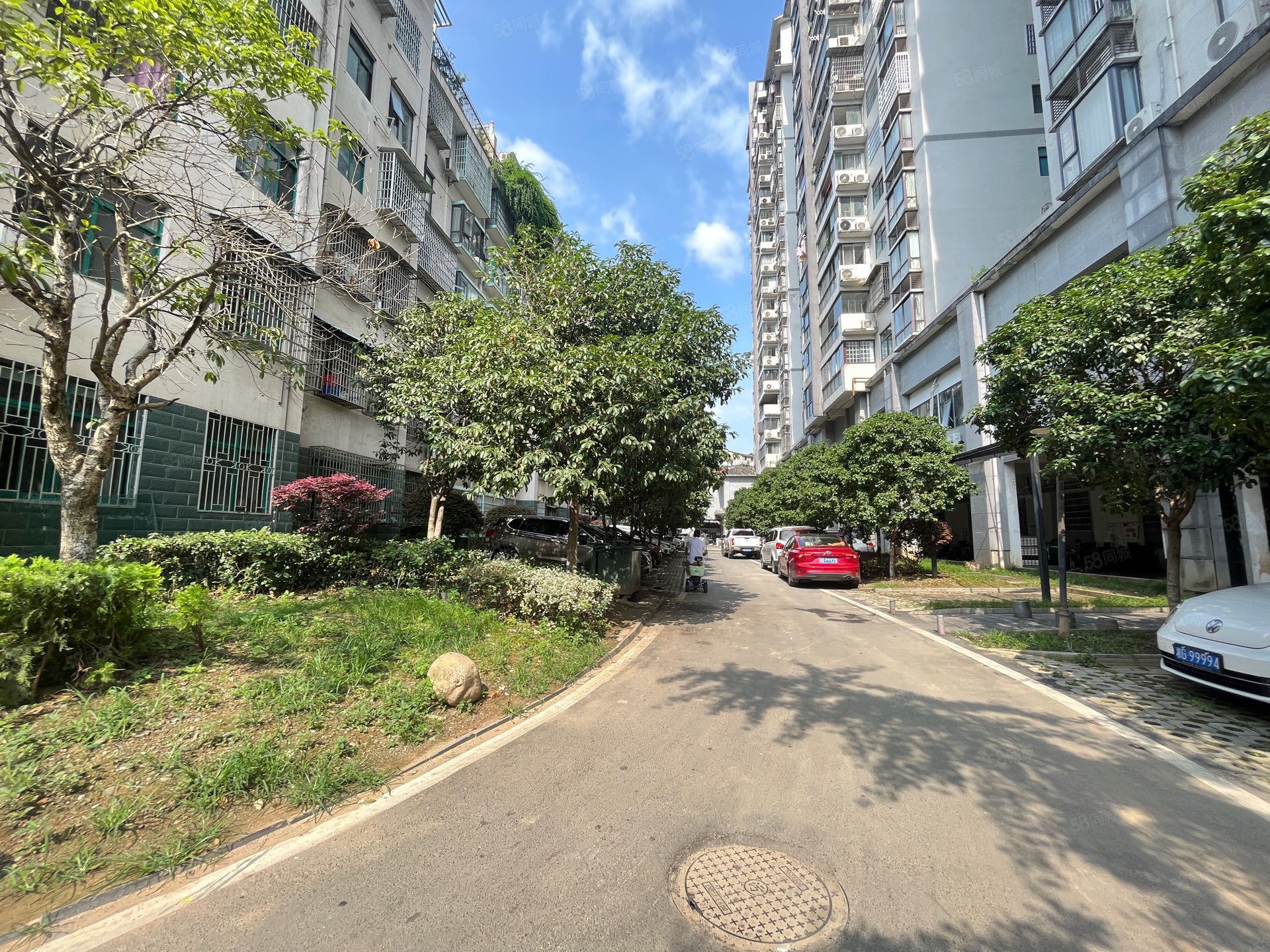 鼎泰逸景园毛坯大三房赠送一个入户单价4500一平63万