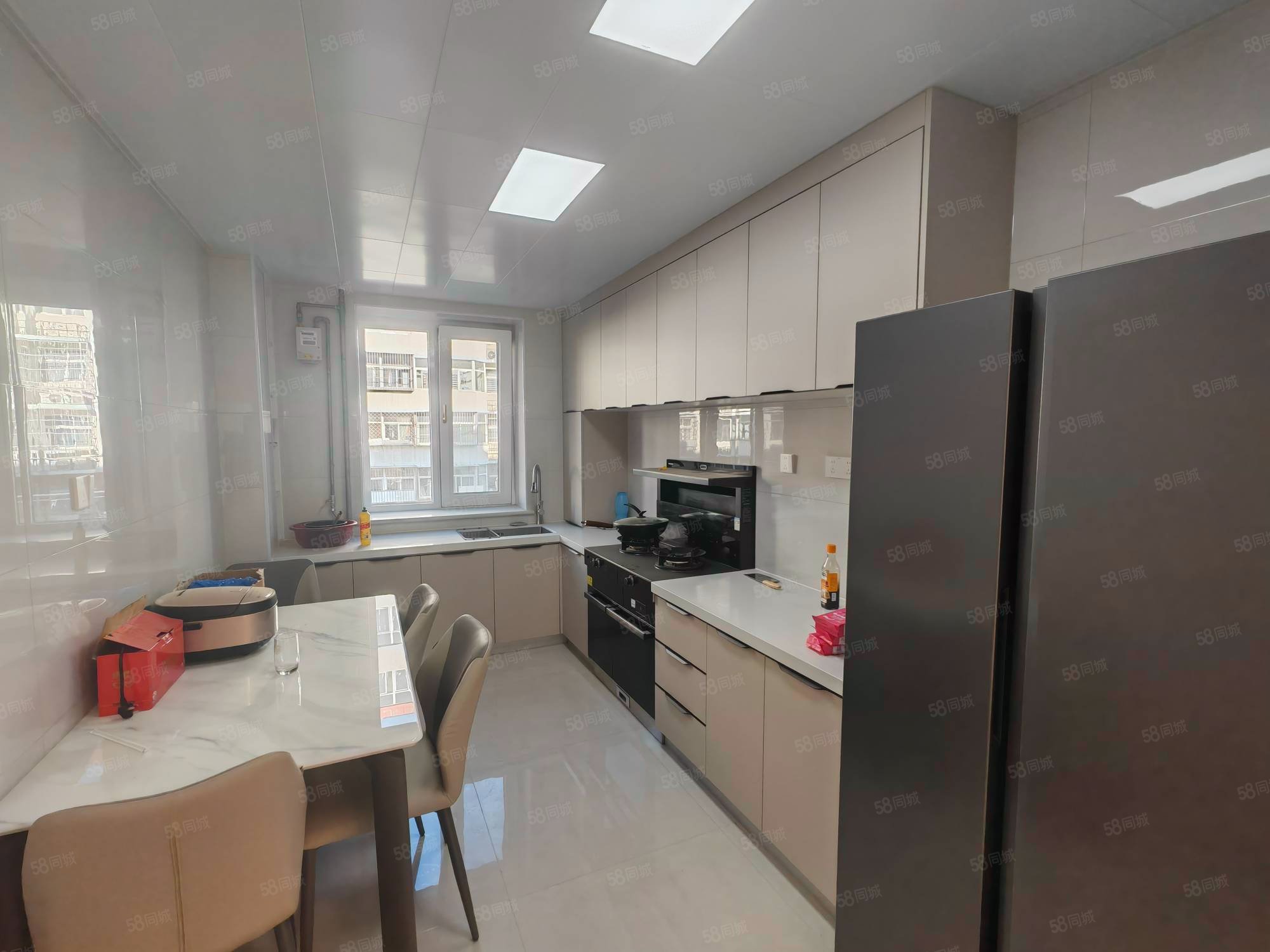 錦繡花園3室1廳1衛(wèi)94.25㎡南北143萬