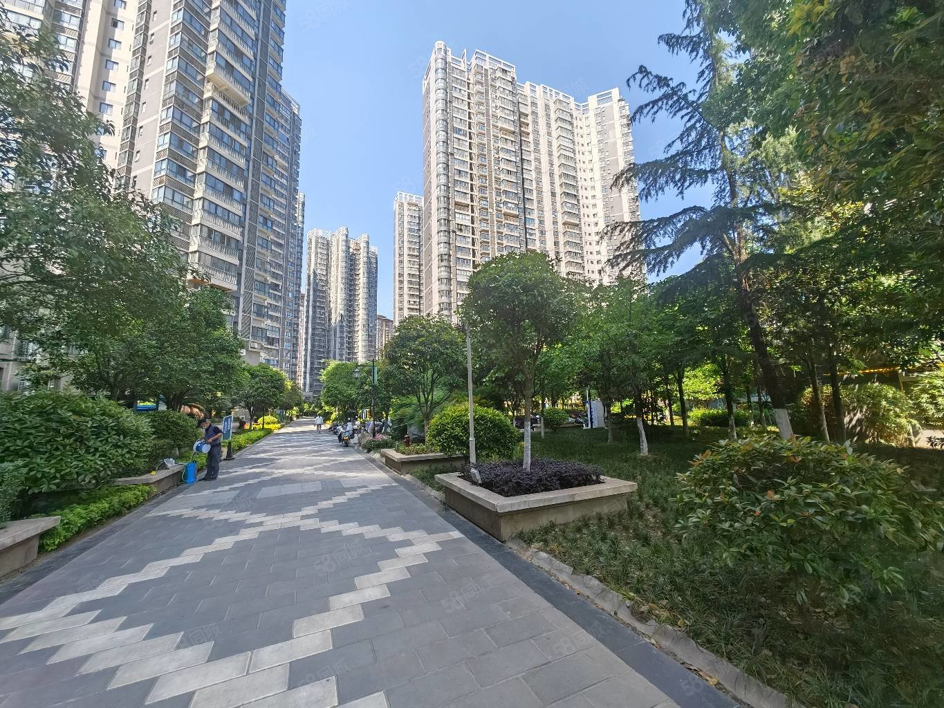 城东江边 (满二毛坯大三室) 小区位置好 物业品质高,竹园华府-汉中58