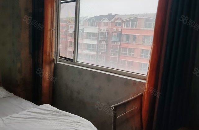 水晶城东区公寓，有电梯51平18.8万，租赁中