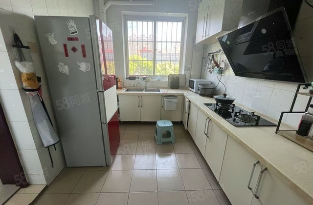 急售 高新区 105万买156平的大三居 免大税带车库 带储