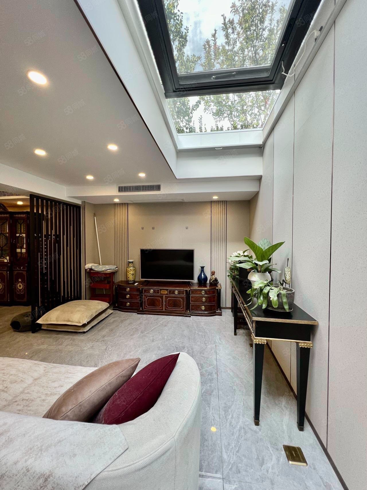 澳景園5室3廳5衛(wèi)486㎡南北2800萬