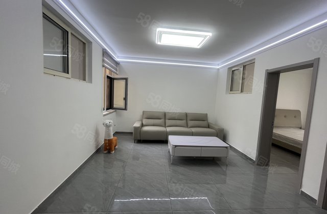 急售！文轩本部三室精装中间楼层，有储藏室免大税，价格可谈