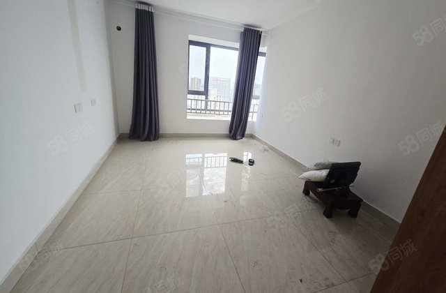 当代西邻，高端小区130平经典三叶草户型 送车位储藏室免大税