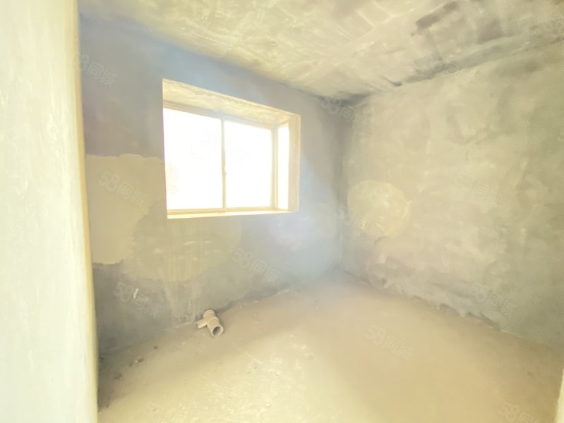 俊逸江山4室2厅2卫153㎡东西71.8万