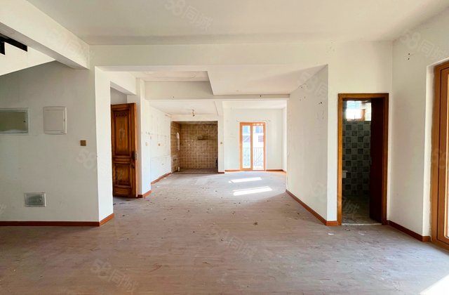 麓山国际圣芭芭拉5室3厅256.11㎡768万二手房图片