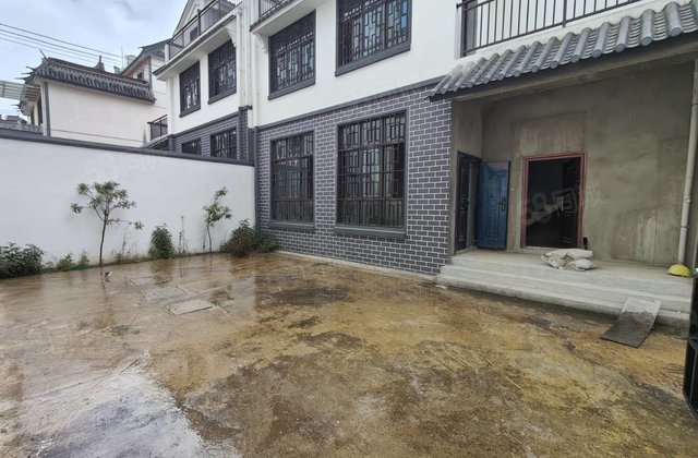 金世小区5室2厅242㎡130万二手房图片