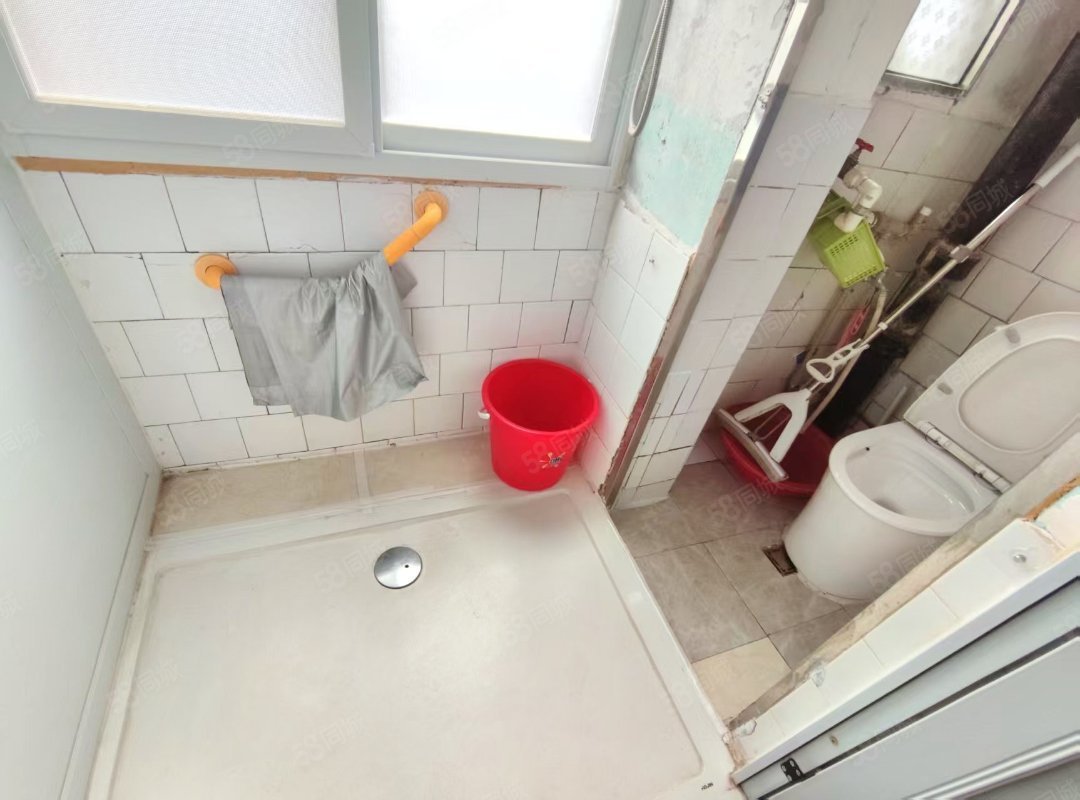 沿河小区2室2厅1卫70㎡南北25万