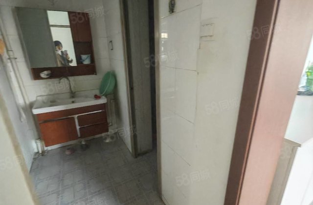 中央帝景对面 萃苑小区 一楼边户三室停车方便采光好