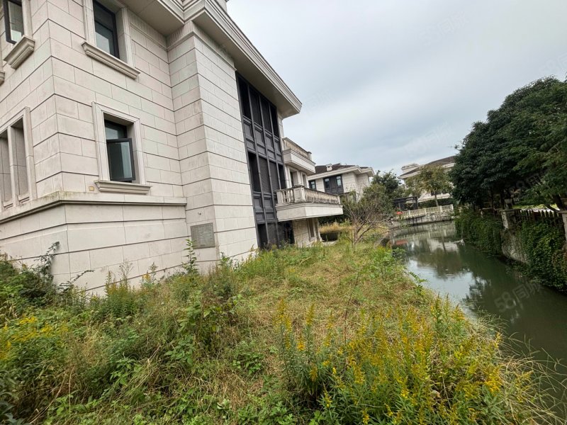 东钱湖比华利二期独栋别墅临河位置好一圈花园比较通透的房子