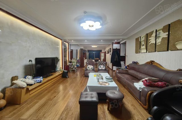 润景苑 中间楼层采光好 房龄新 精装好房 双卫生间 带车位储