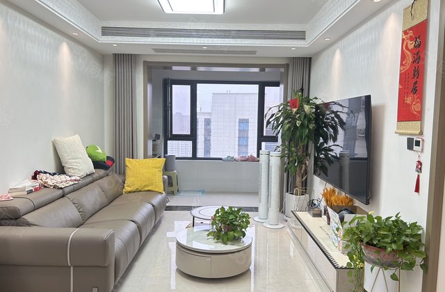 妇幼附近 城市之尊 带车位 免大税 三室两厅 精装修