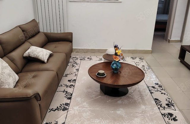 房东急售！出门就是湖边，精装三室送大储藏室孝心一楼！随时看房