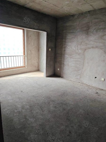 山水林语4室2厅2卫258㎡南北130万
