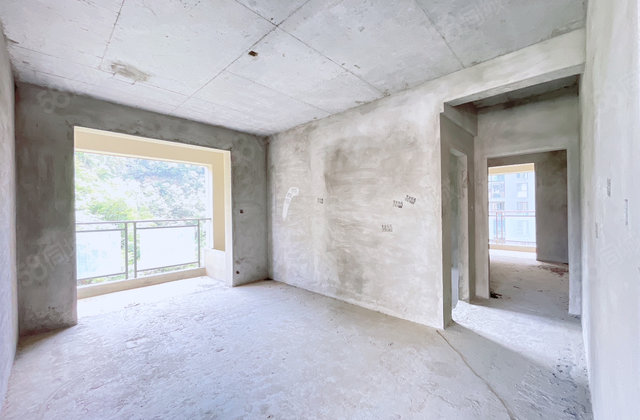 公元海3室2厅1卫96㎡南北39.8万