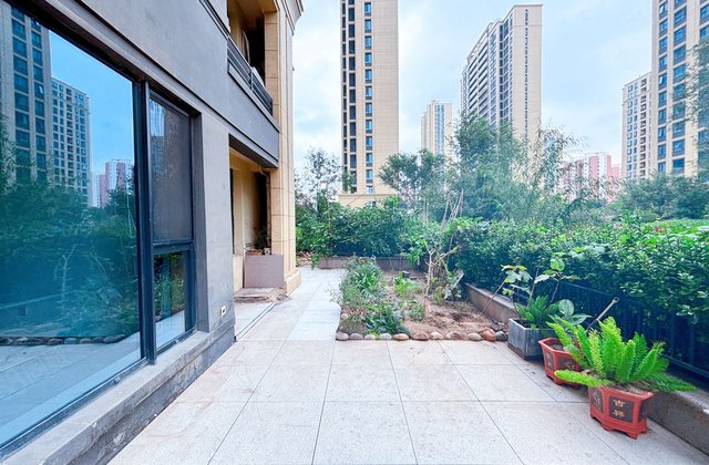 开发区东昌实验百合新城140平三室两厅两卫一楼送大院