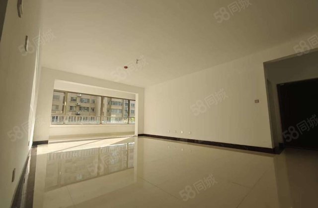 润景苑东区  车位地下室都有  免大税 可按揭