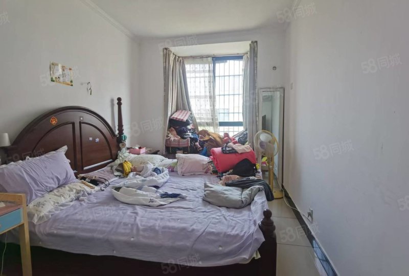天润花园3室2厅2卫134㎡南北60万