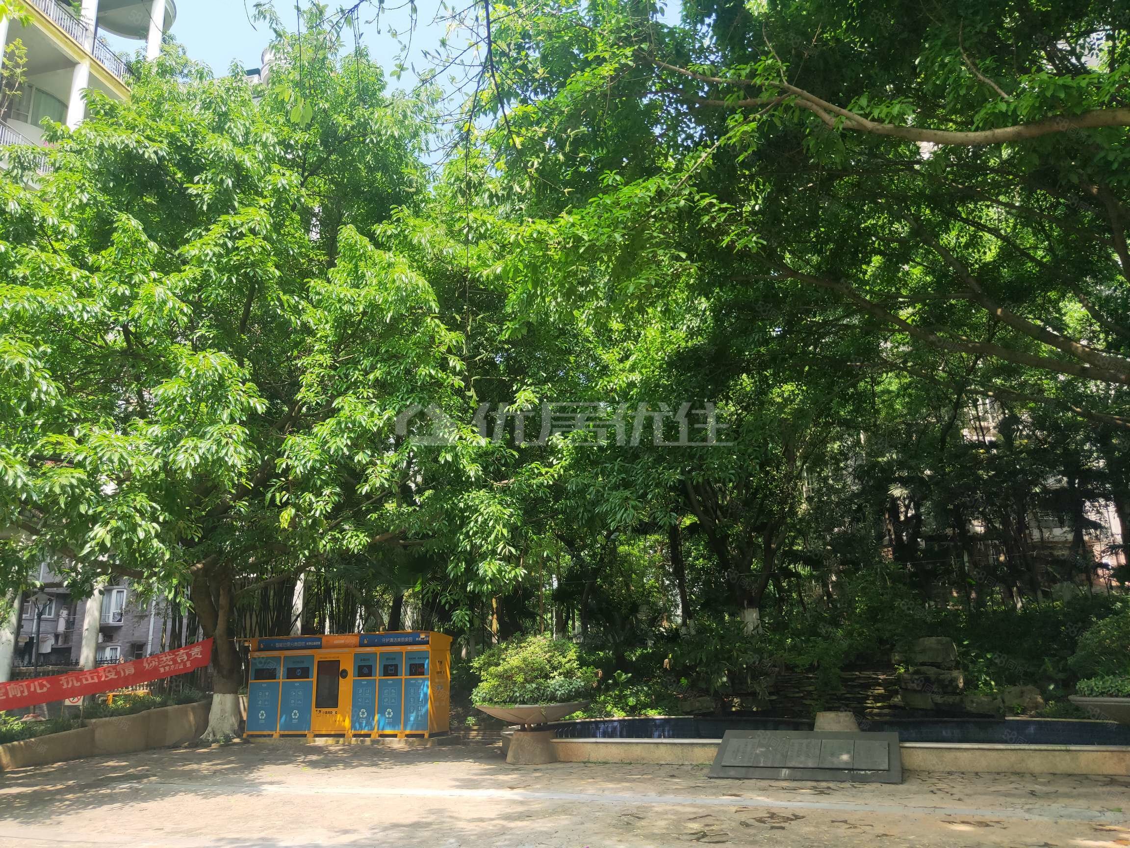 芳草地小区3室2厅2卫141㎡西160万