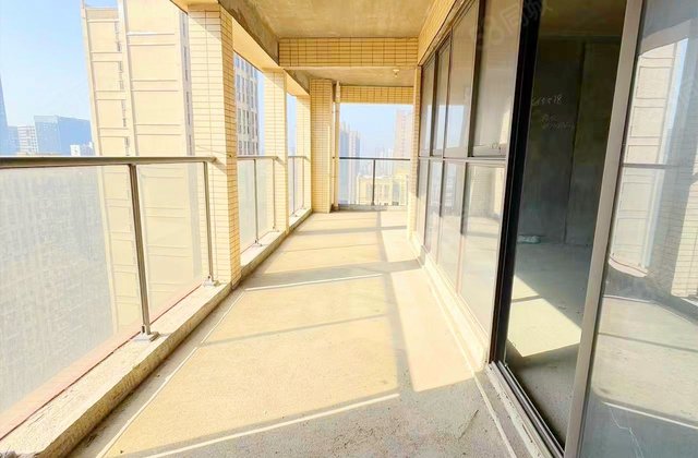 盛隆佳园5室2厅246.8㎡178万二手房图片