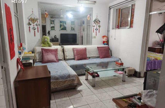 老文轩一路之隔中间低楼层三室 小区停车可以带储藏室有证可按揭