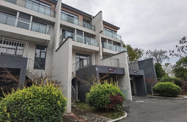 沈家坝锦州花园电梯跃层 空中别墅带花园 正面全临江