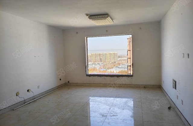 万达附近,电梯好楼层,三室双卫,看房方便