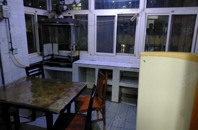 市人民医院第三小区 低密宜居小三房 购物方便 现房出售！