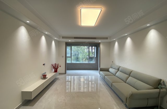 真实在售 精装三室双卫 体育馆 区政府 清风和庐 带车位