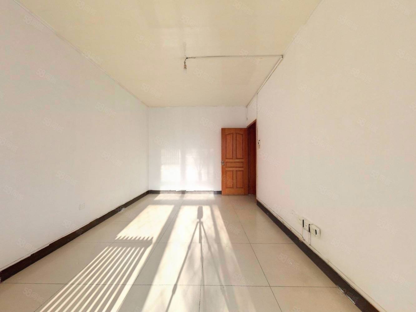 建國街一里2室1廳1衛(wèi)54.14㎡南210萬