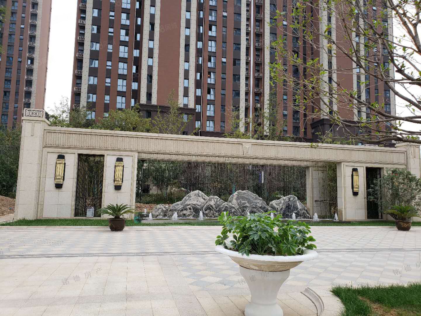 灞河边颐馨湿地壹号纯毛坯紧凑型小三室户型方正可按揭