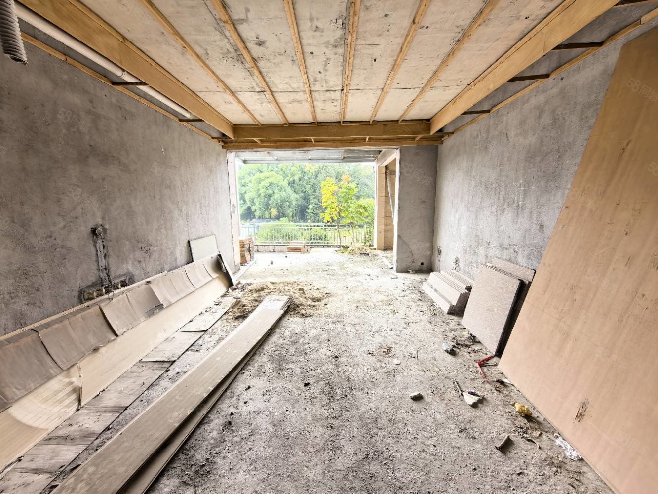 北湖湾8室2厅5卫215㎡南北200万