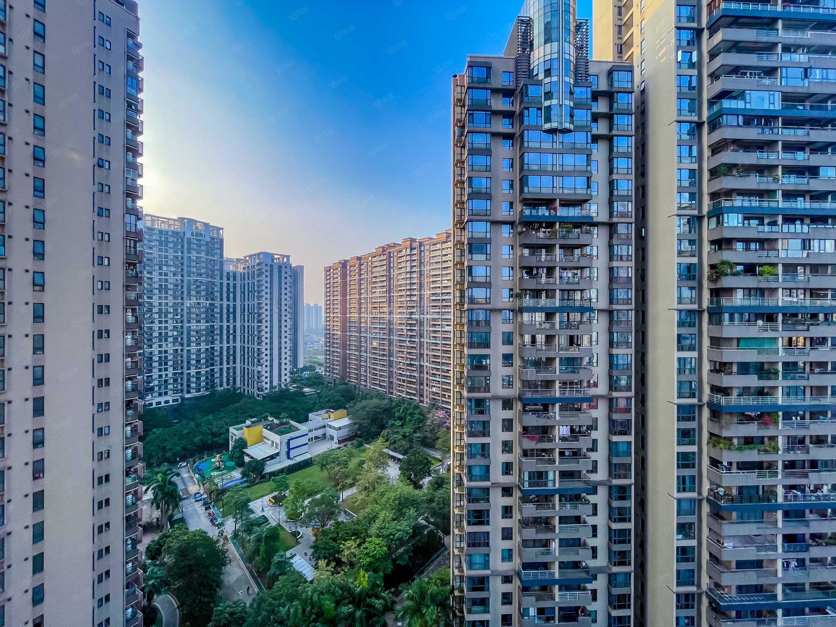 粤海丽江花园4室2厅3卫219.9㎡南北3200万