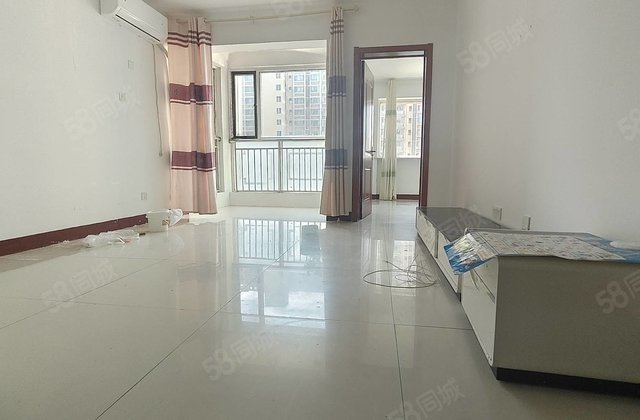 新东方 三室两厅 带储藏室 楼层好 可按揭